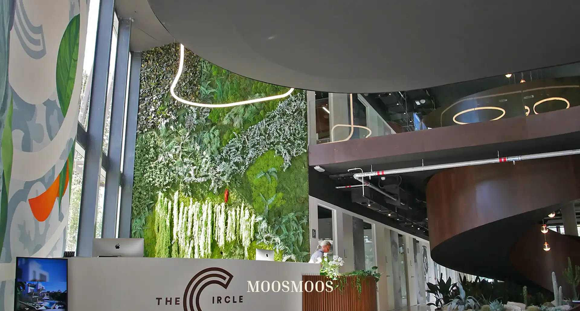 MOOSMOOS Dschunelwand Wandverkleidungmit Dschungelpflanzen Showroom Santa Ponca