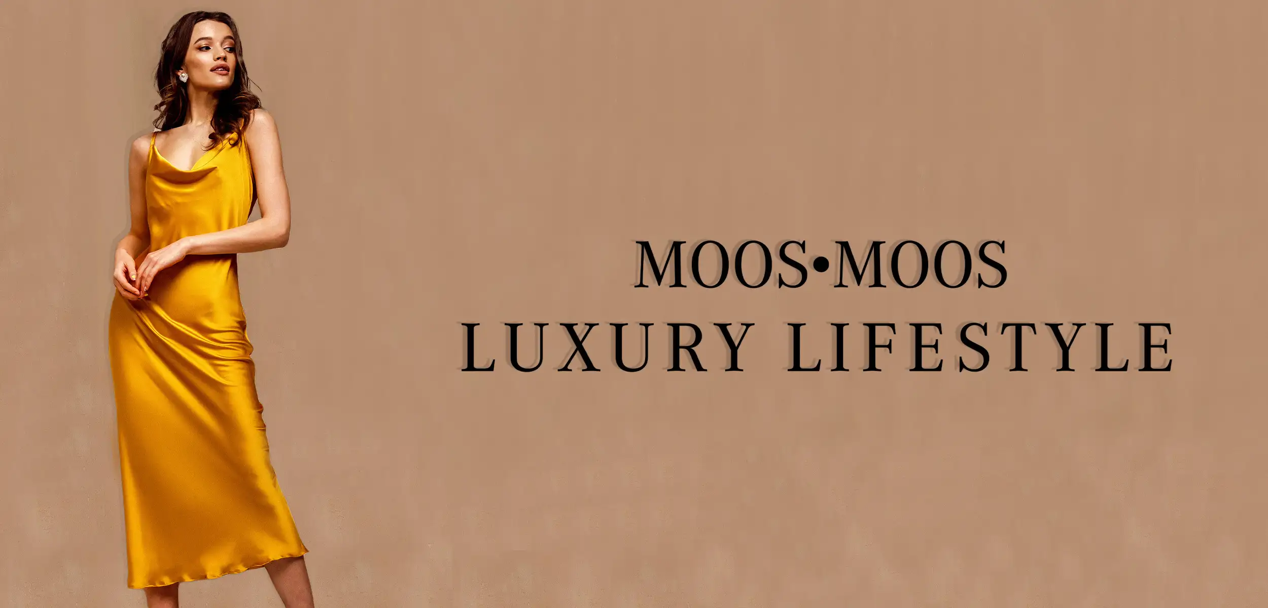 Luxury Lifestyle Titelbild. Frau im goldenen Kleid vor brauner Wand